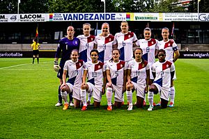 Archivo:Netherlands womens national football team May 2014