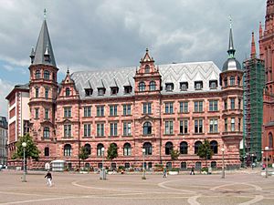 Archivo:Neues Rathaus der Stadt Wiesbaden
