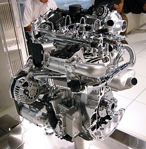 Archivo:Nissan M9R Engine 03