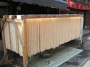 Archivo:Noodle drying rack