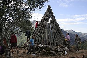 Archivo:Reconstrucción chozo de Matascalientes Las salas León
