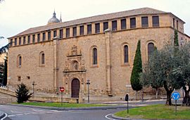 Salamanca - Convento de las Dueñas, exterior de la iglesia 01.jpg