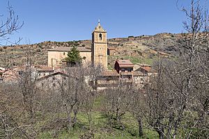 Archivo:Santibañez de Ayllón-iglesia-DavidDaguerro