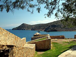 Archivo:Scaramella Semibastion, Spinalonga fort, Crete.