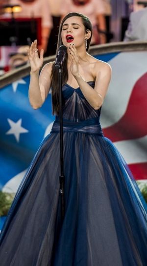 Archivo:Sofia Carson at Dress Rehearsal for "A Capitol Fourth" Concert and Celebration (cropped)