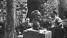 Tito poses for Augustin Augustinčić, famous Croat sculptor.jpg