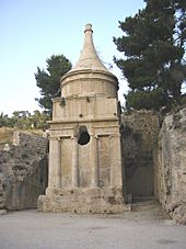 Archivo:Tomb of Avshalom in the Kidron Valley;