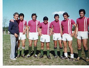 Archivo:Unión de Clarke, campeón 1975 de la Liga Regional Totorense de fútbol