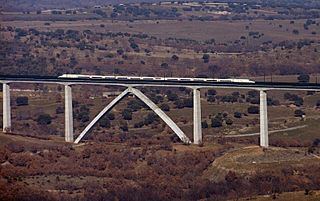 Viaducto Arroyo del Valle (Madrid) 02.jpg