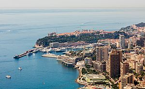 Archivo:Vista de Mónaco, 2016-06-23, DD 12