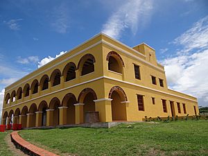 Archivo:Vista diagonal del Castillo de San Antonio de Salgar. Puerto Colombia. Atlántico. Colombia