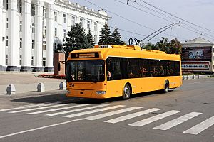 Archivo:Троллейбус АКСМ-321 в Тирасполе