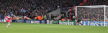Archivo:ARS-OM 1314 Özil penalty 1