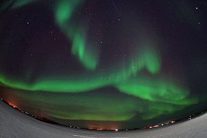Archivo:Aurora boreal en Hvolsvöllur (Islandia) 3