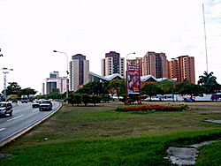 Archivo:Avenida Venezuela de Barquisimeto