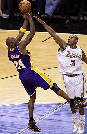 Archivo:Bryant Fades Over Butler