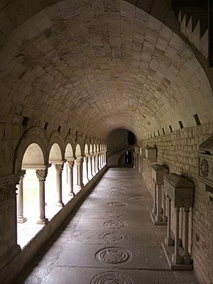 Archivo:Catedral de Gerona. Galería norte del claustro