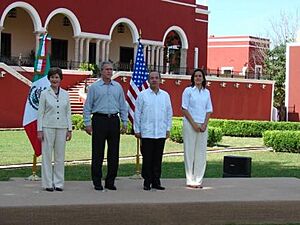 Archivo:Ceremonia Temozon Bush Calderon