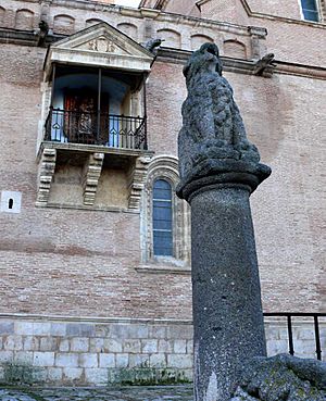 Archivo:Colegiata de San Antolin-Medina del Campo-Gargola