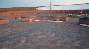 Archivo:Columbine memorial