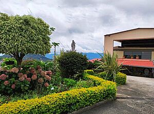 Archivo:Entrada Colegio Normal Superior San Carlos