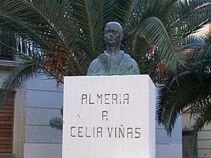 Archivo:Estatua Celia Viñas