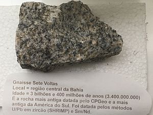Archivo:Gnaisse Sete Voltas - Bahia - Brasil