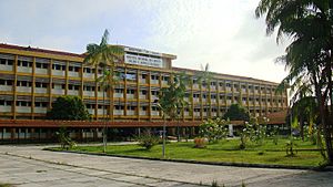 Archivo:Hospital Regional Felipe Santiago Arriola Iglesias - Iquitos