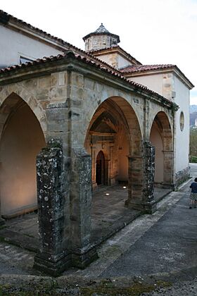 Iglesia de la Santa Cruz (Inguanzo) 1.jpg