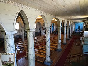 Archivo:Interior de la iglesia de Nuestra Señora de Gracia (de Nercón). Chiloé. Chile