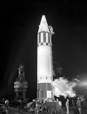 Archivo:Jupiter AM-18 pre-launch