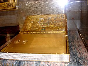 Archivo:Magna Carta replica and display in the rotunda of the United States Capitol, Washington, DC - 20070517