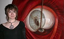 Marina Núñez posa ante su obra "Sin título (locura)", 2006.jpg