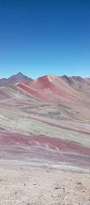 Archivo:Montaña de colores en Cuzco Perú