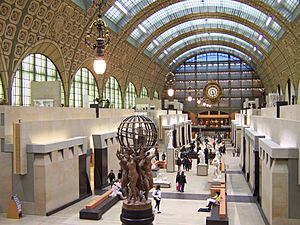Archivo:Paris Musée d'Orsay Grande nef centrale 02a Allée des sculptures