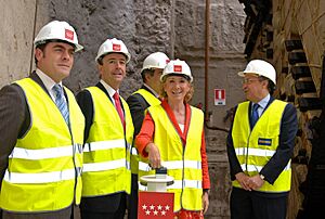 Archivo:Personajes destacados madrileños en la inauguración de la línea 11 del metro de Madrid