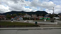 Archivo:Plaza O'Higgins, Puerto Williams, Chile