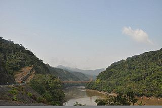 Puente Inambari y carretera.jpg