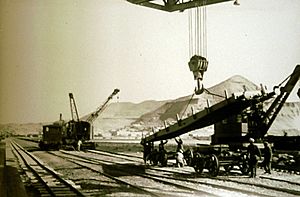 Archivo:Puerto A. Morán y Ferrocarril