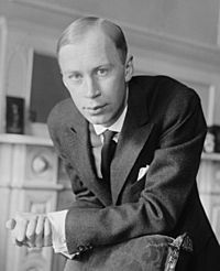 Archivo:Sergei Prokofiev circa 1918 over Chair Bain