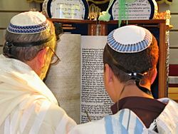 Torah Reading Sephardic custom.jpg