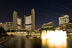 Archivo:Toronto City Hall night view