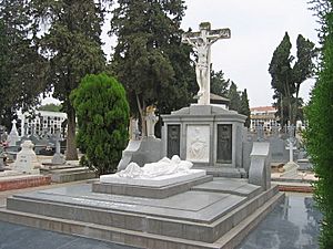 Archivo:Tumba de Manolete - Cementerio de la Salud - Córdoba (España)