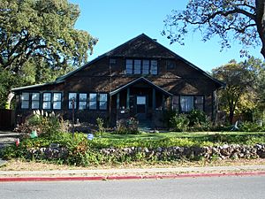 Archivo:USA-Saratoga-Lundblad's Lodge