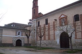 Valladolid Convento Santa Teresa patio lou.jpg