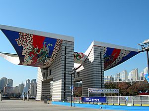 Archivo:World Peace Gate, Olympic Park, Seoul