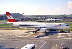 Archivo:117aa - Austrian Airlines Airbus A330-223, OE-LAN@ZRH,17.11.2000 - Flickr - Aero Icarus