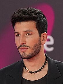 2023-11-16 Gala de los Latin Grammy, 05 (cropped).jpg