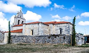 Acedillo. Iglesia de San Millán Abad. Fachada sur y cementerio