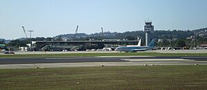 Archivo:Aeropuertovgo